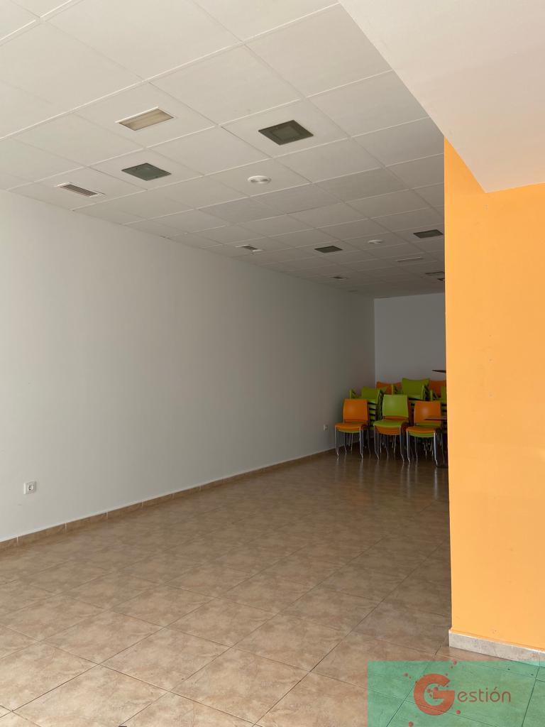 For rent of commercial in Salobreña