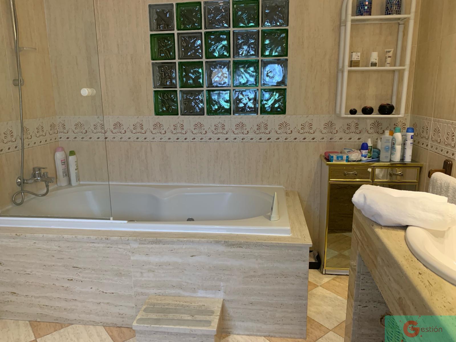 For sale of chalet in Salobreña