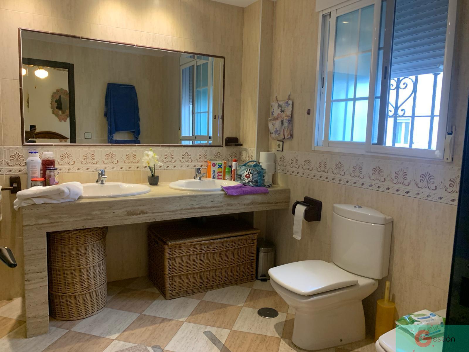For sale of chalet in Salobreña