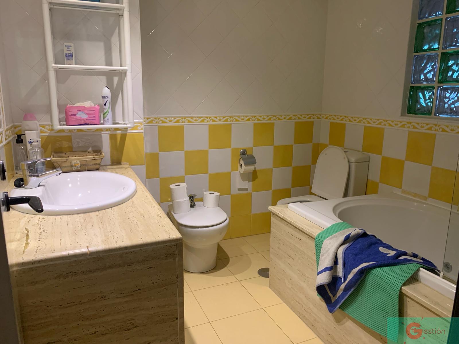 For sale of chalet in Salobreña