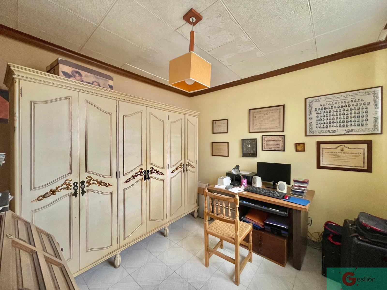 For sale of house in Salobreña