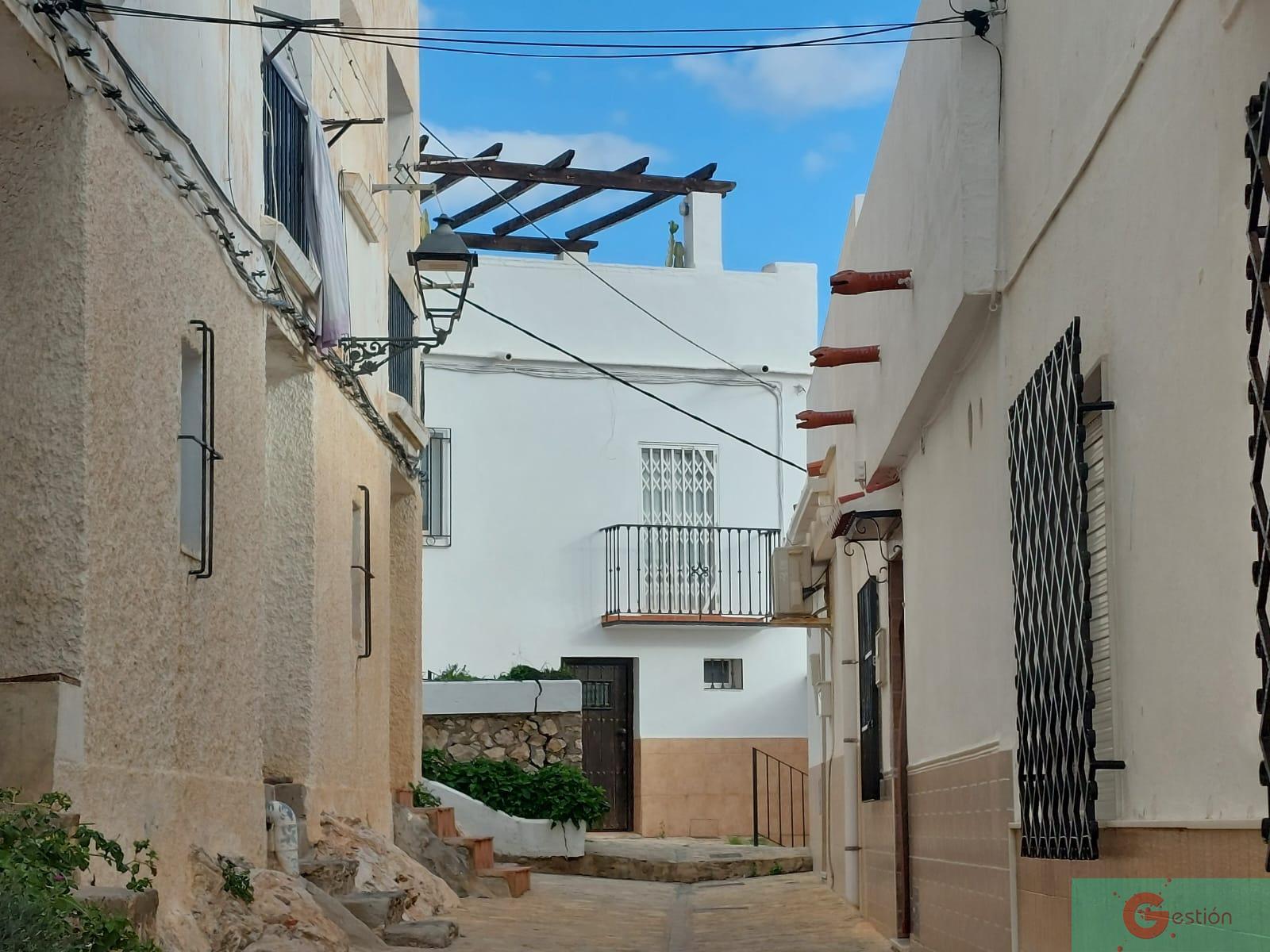 For sale of house in Salobreña