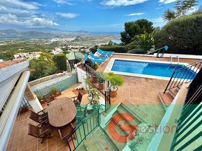 For sale of villa in Salobreña