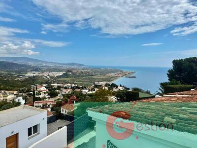 For sale of villa in Salobreña