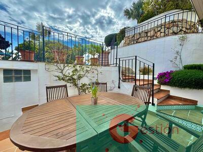 For sale of villa in Salobreña