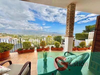 For sale of villa in Salobreña