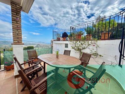 For sale of villa in Salobreña