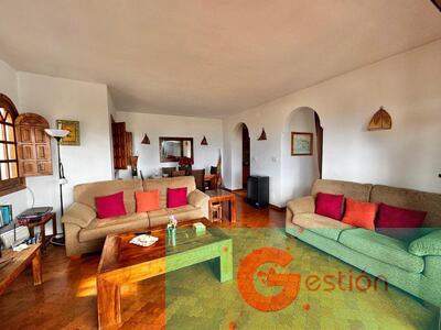 For sale of villa in Salobreña