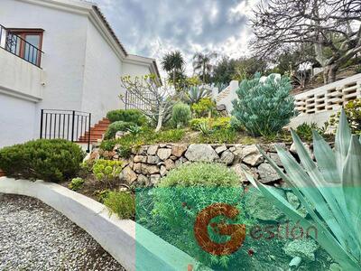 For sale of villa in Salobreña