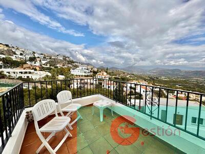 For sale of villa in Salobreña