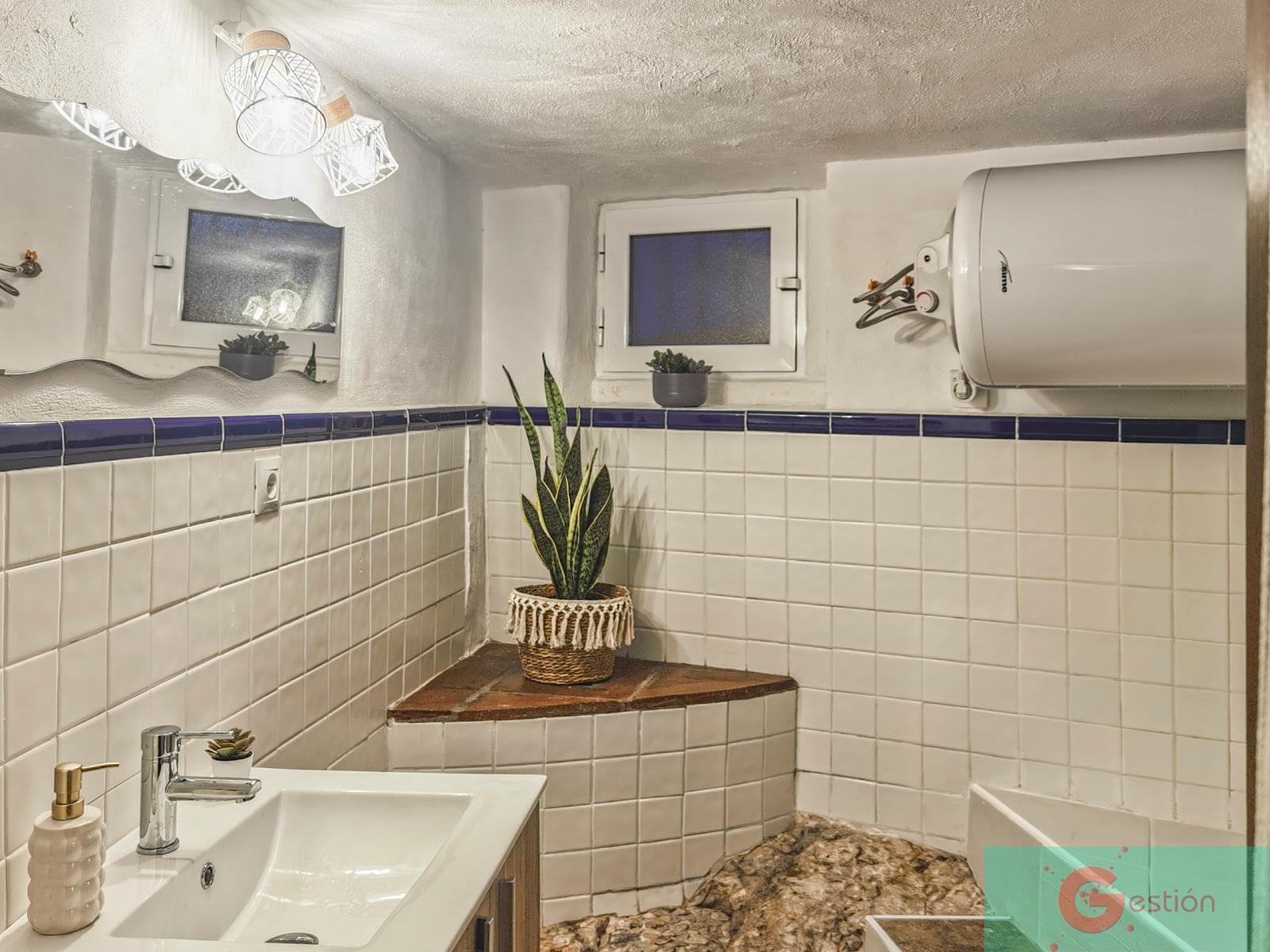 For sale of house in Salobreña