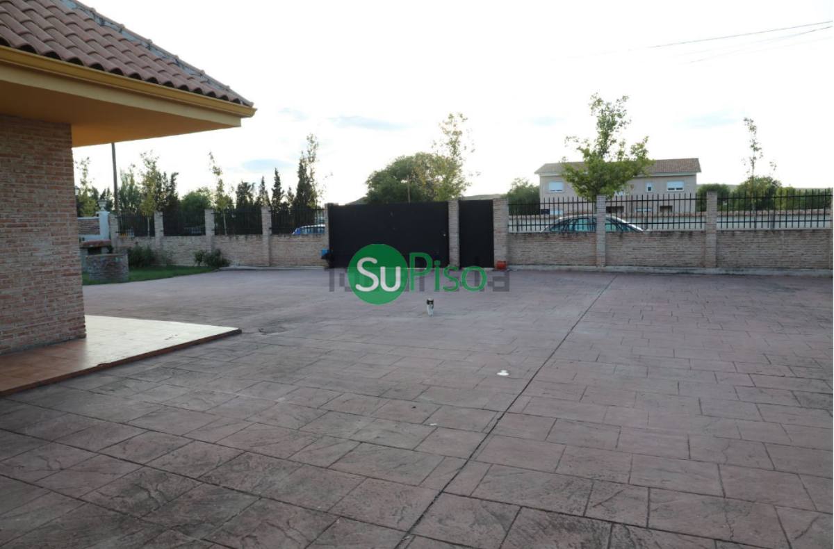 For sale of chalet in Yeles