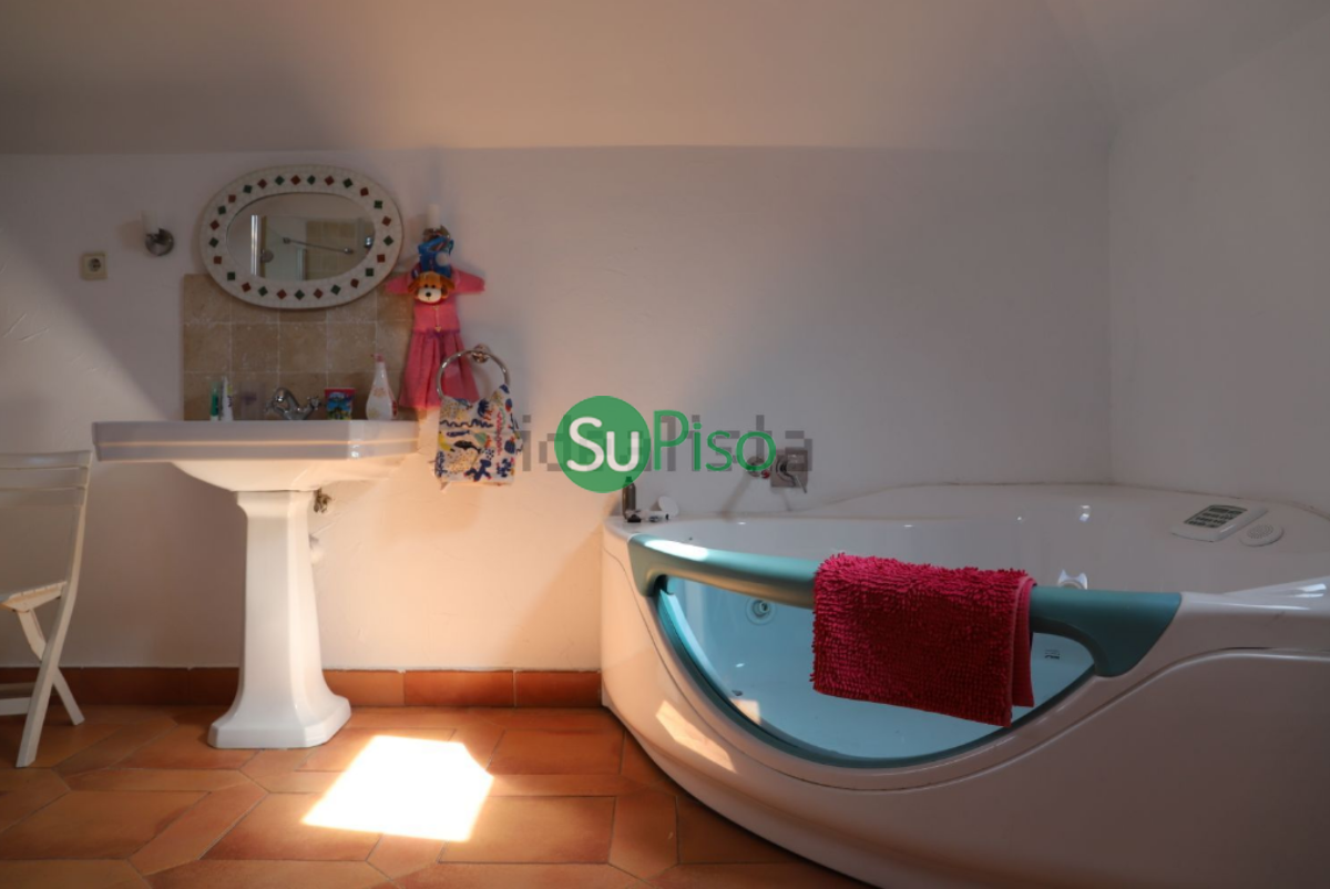 For sale of chalet in Yeles