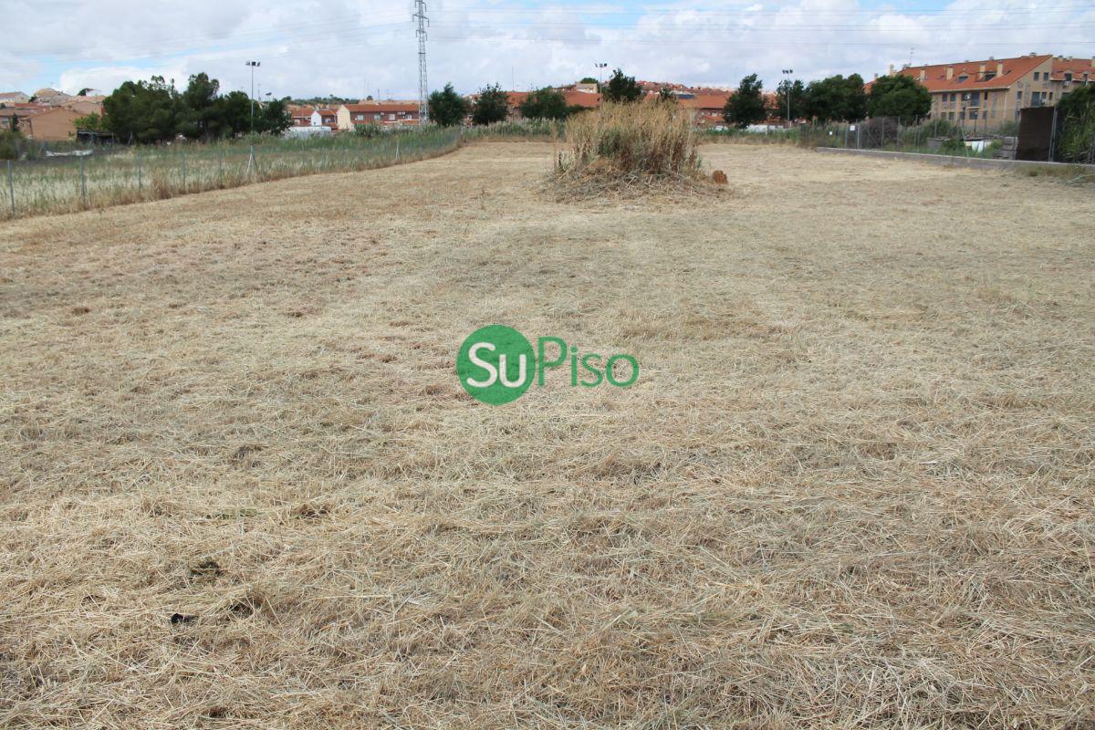 For sale of land in Yeles