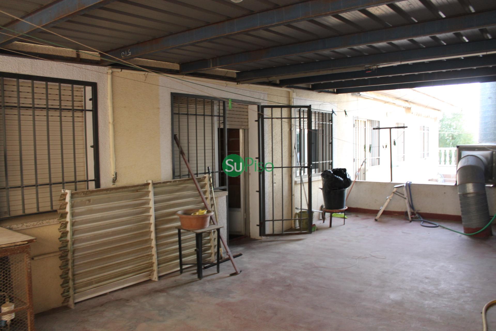 For sale of commercial in Yeles