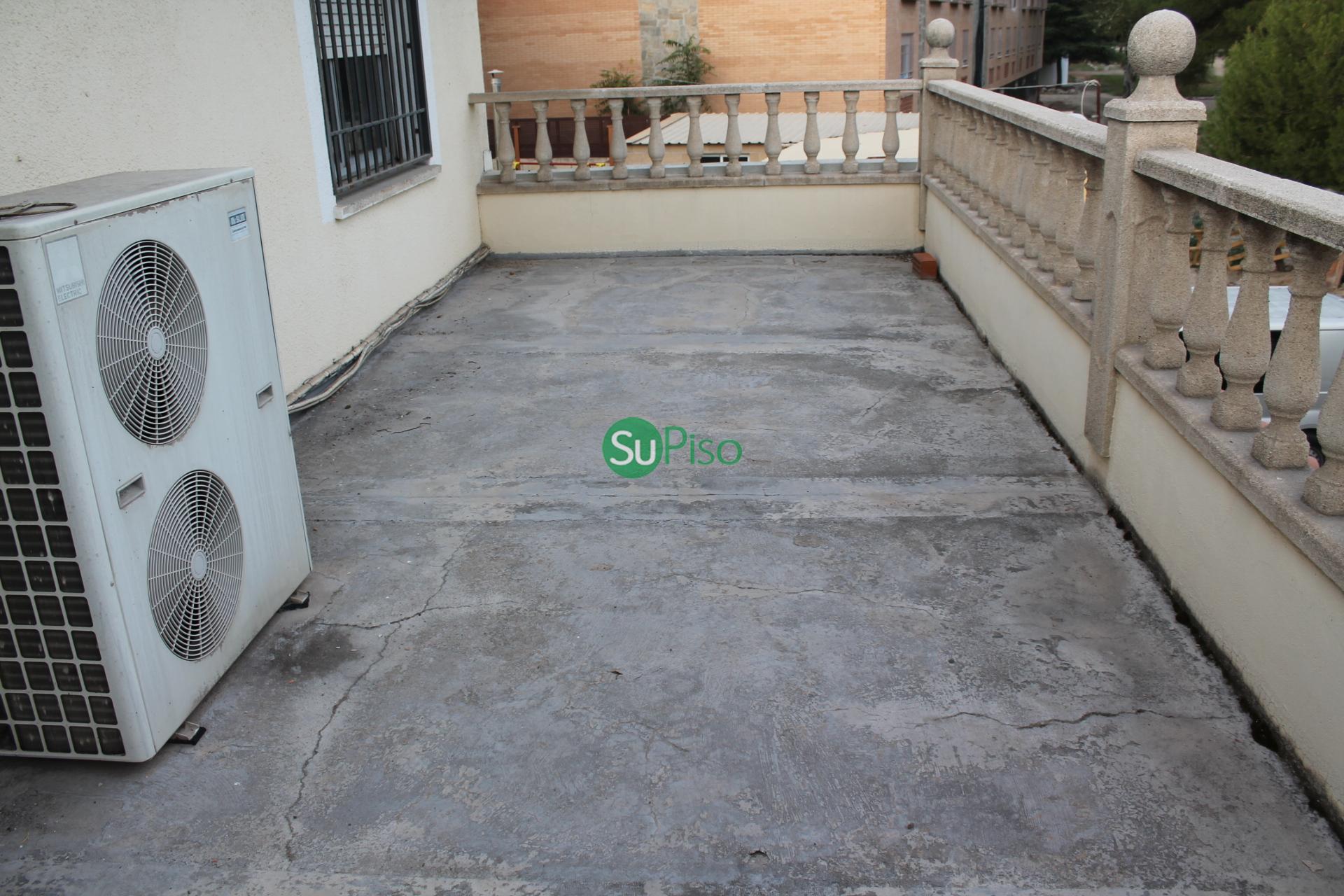 For sale of commercial in Yeles