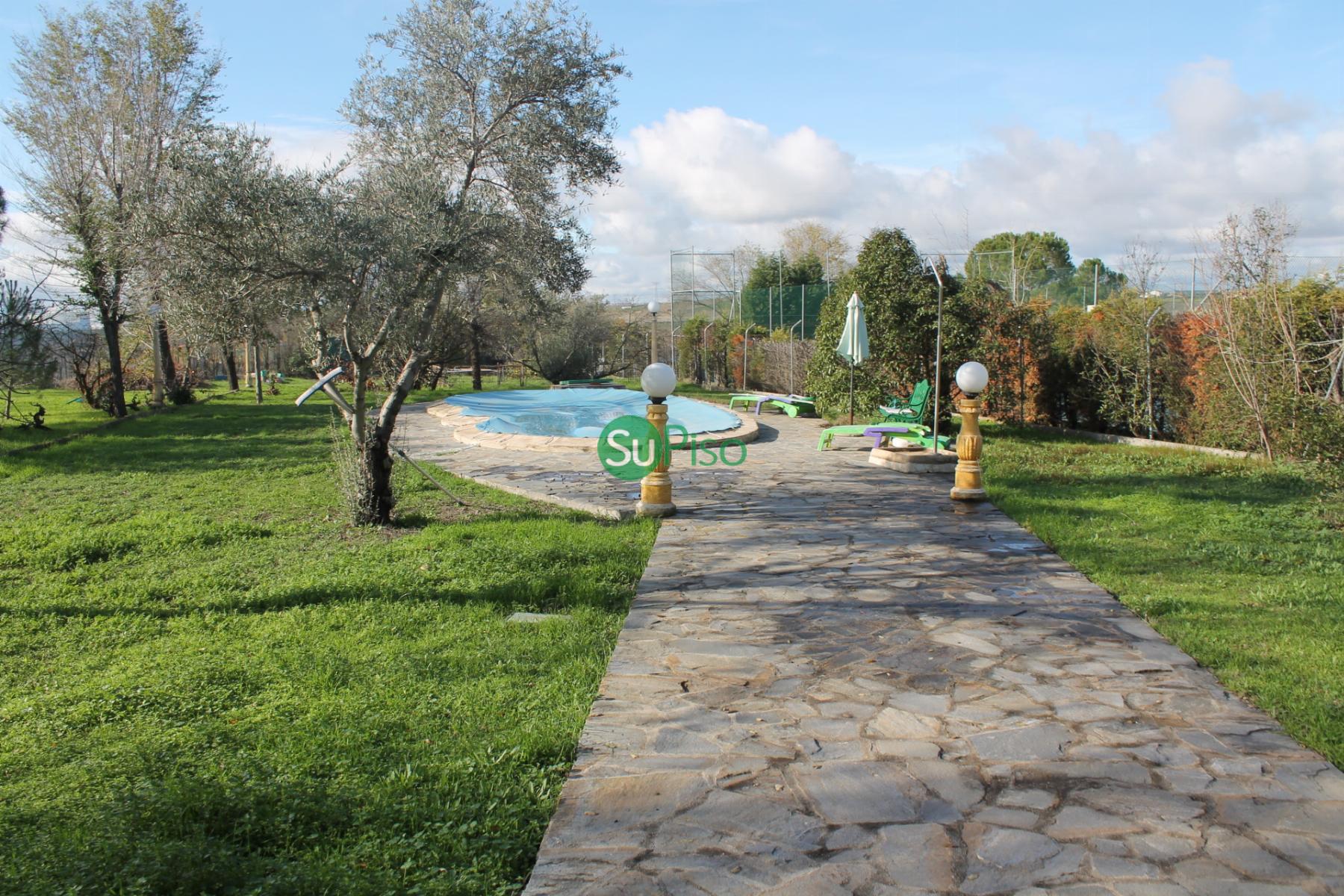 For sale of chalet in Yeles