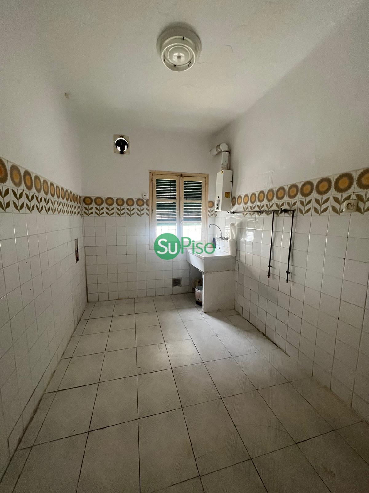 For sale of ground floor in Illescas