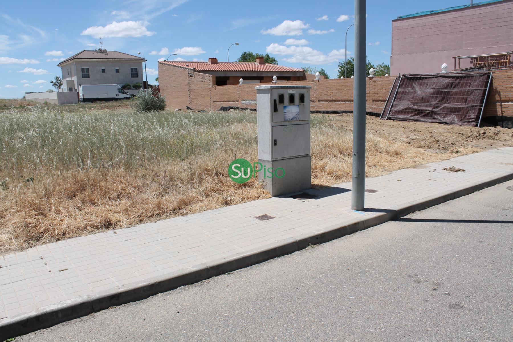 For sale of land in Cedillo del Condado