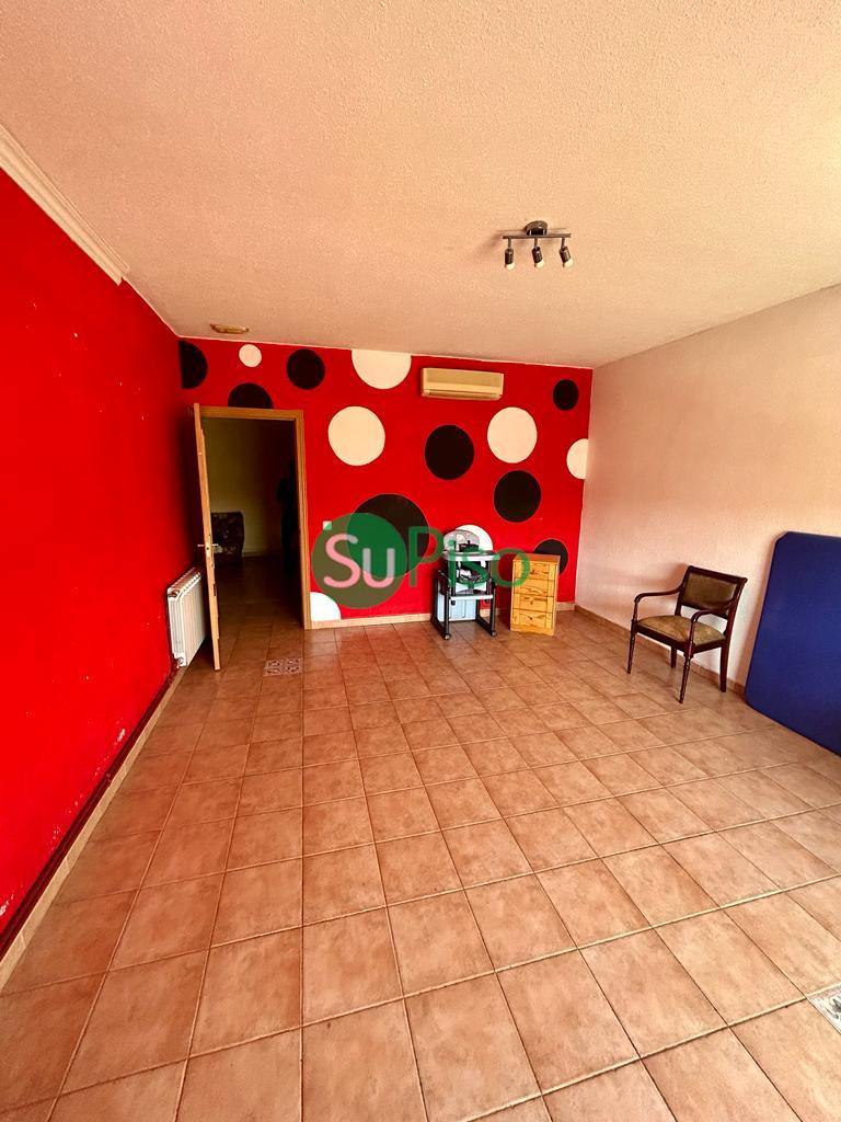 For rent of commercial in Illescas