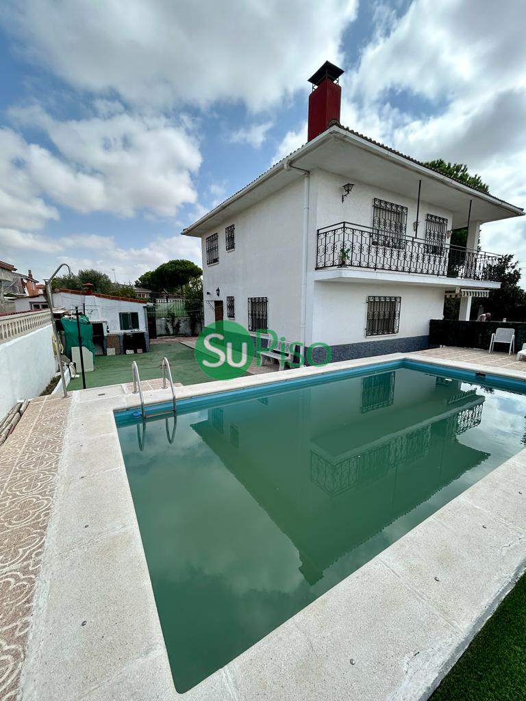 Venta de casa en El Viso de San Juan