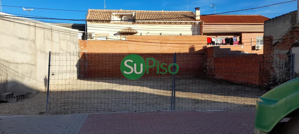 For sale of land in Yeles