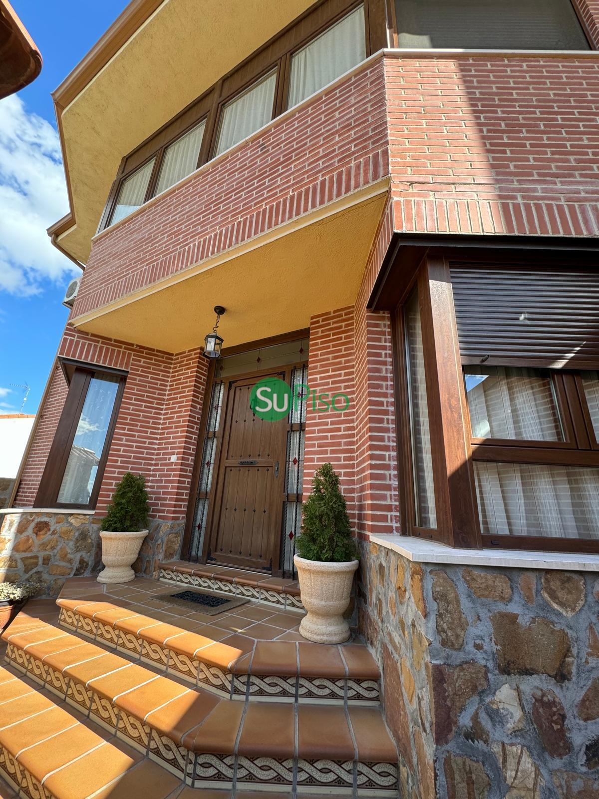 For sale of chalet in Esquivias