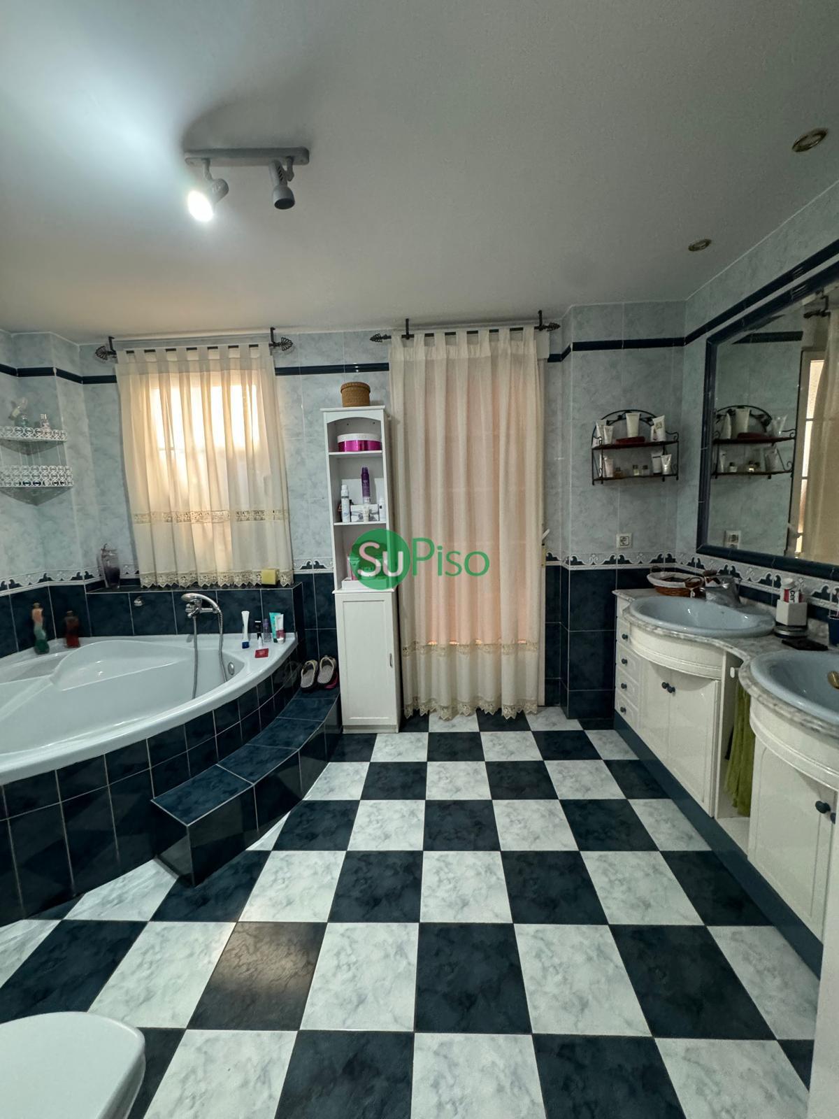 Venta de chalet en Esquivias