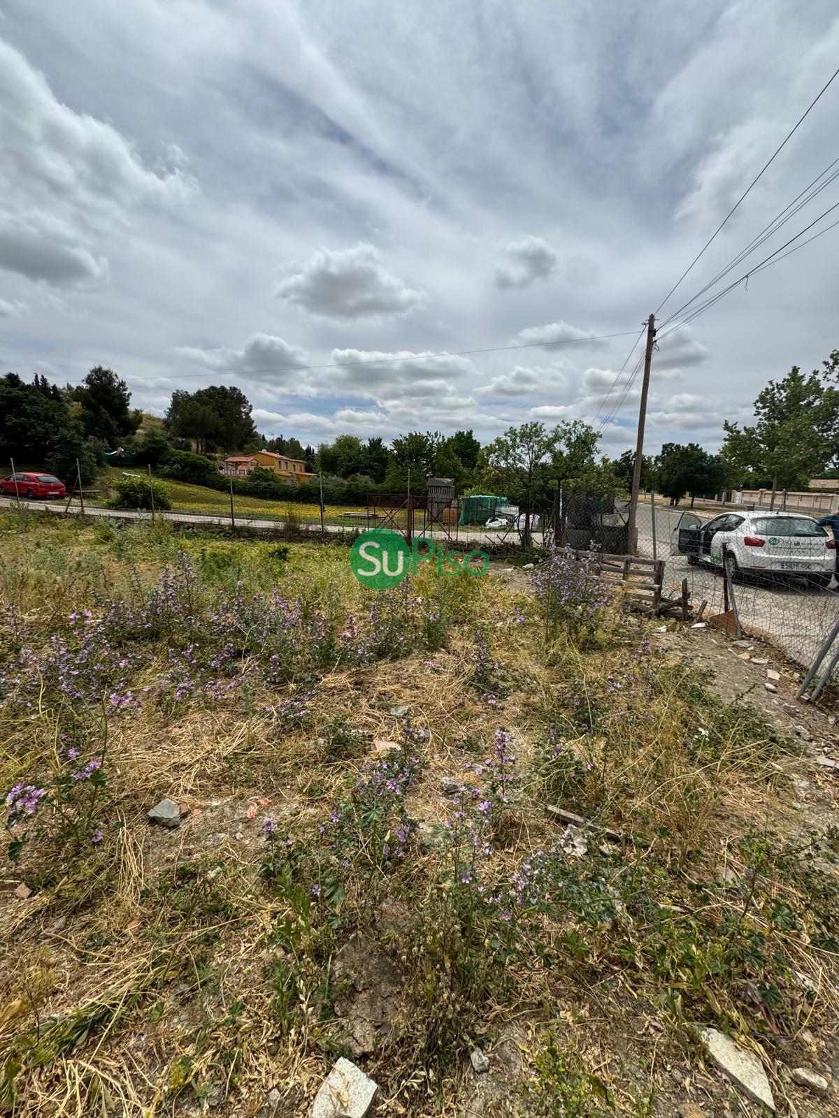 For sale of land in Yeles