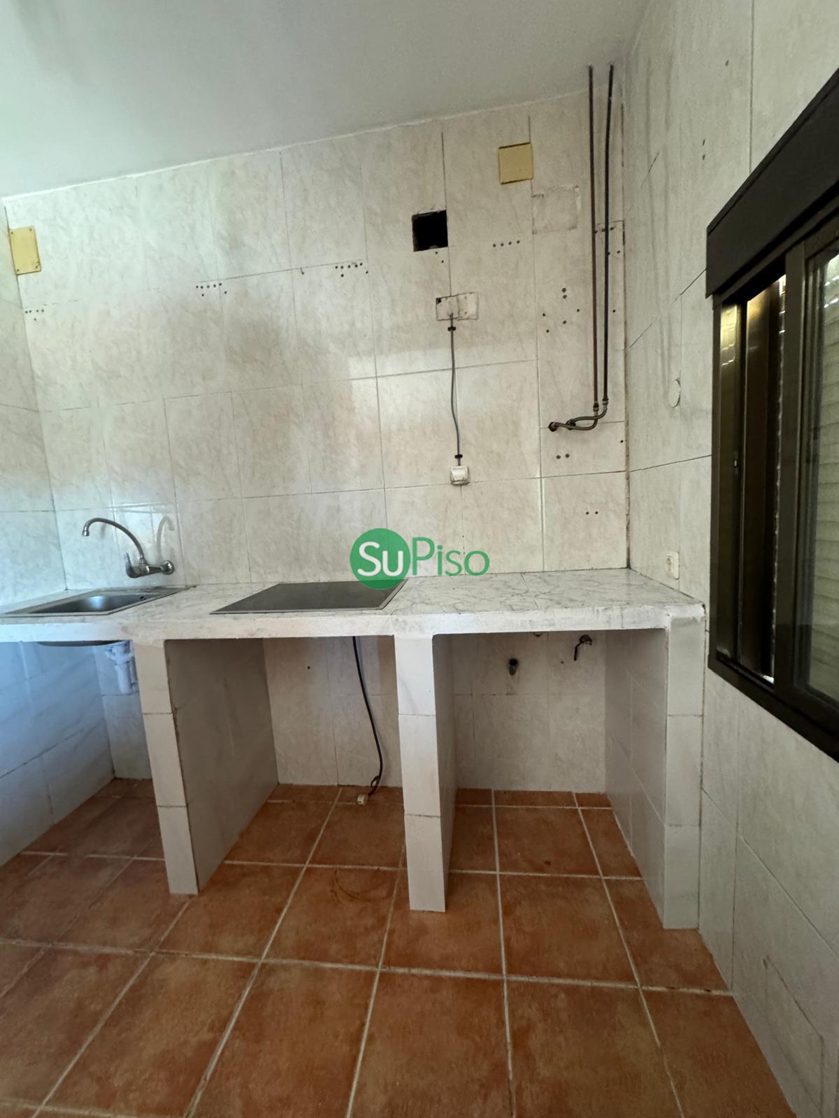 For sale of building in Recas
