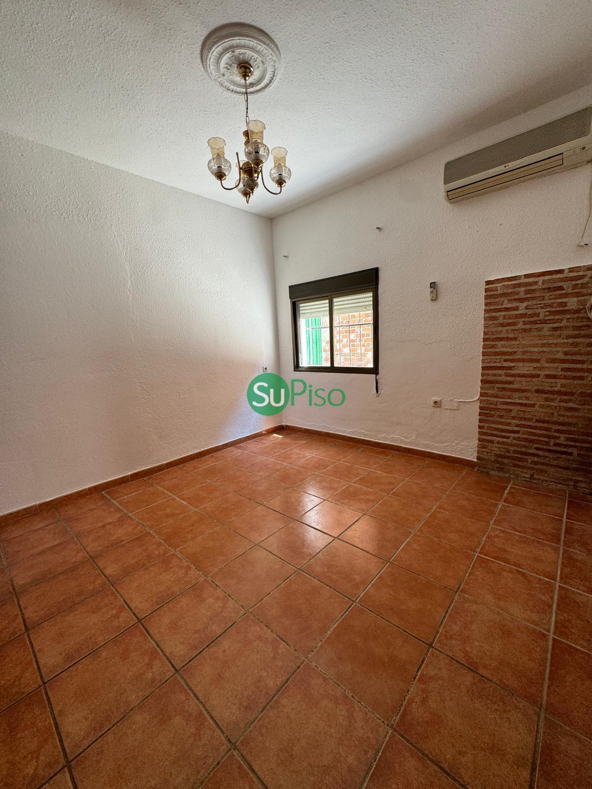 For sale of building in Recas