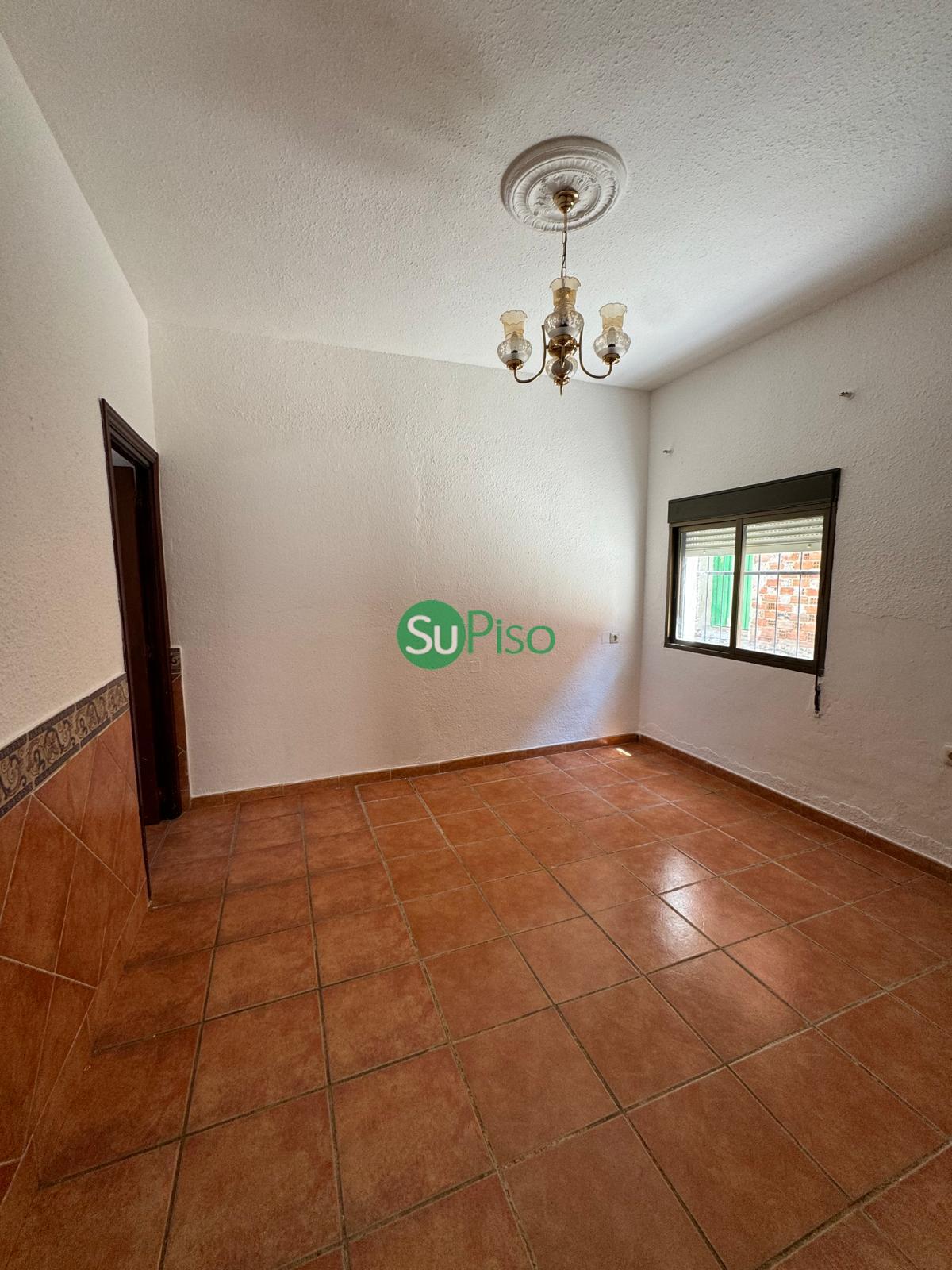 For sale of building in Recas