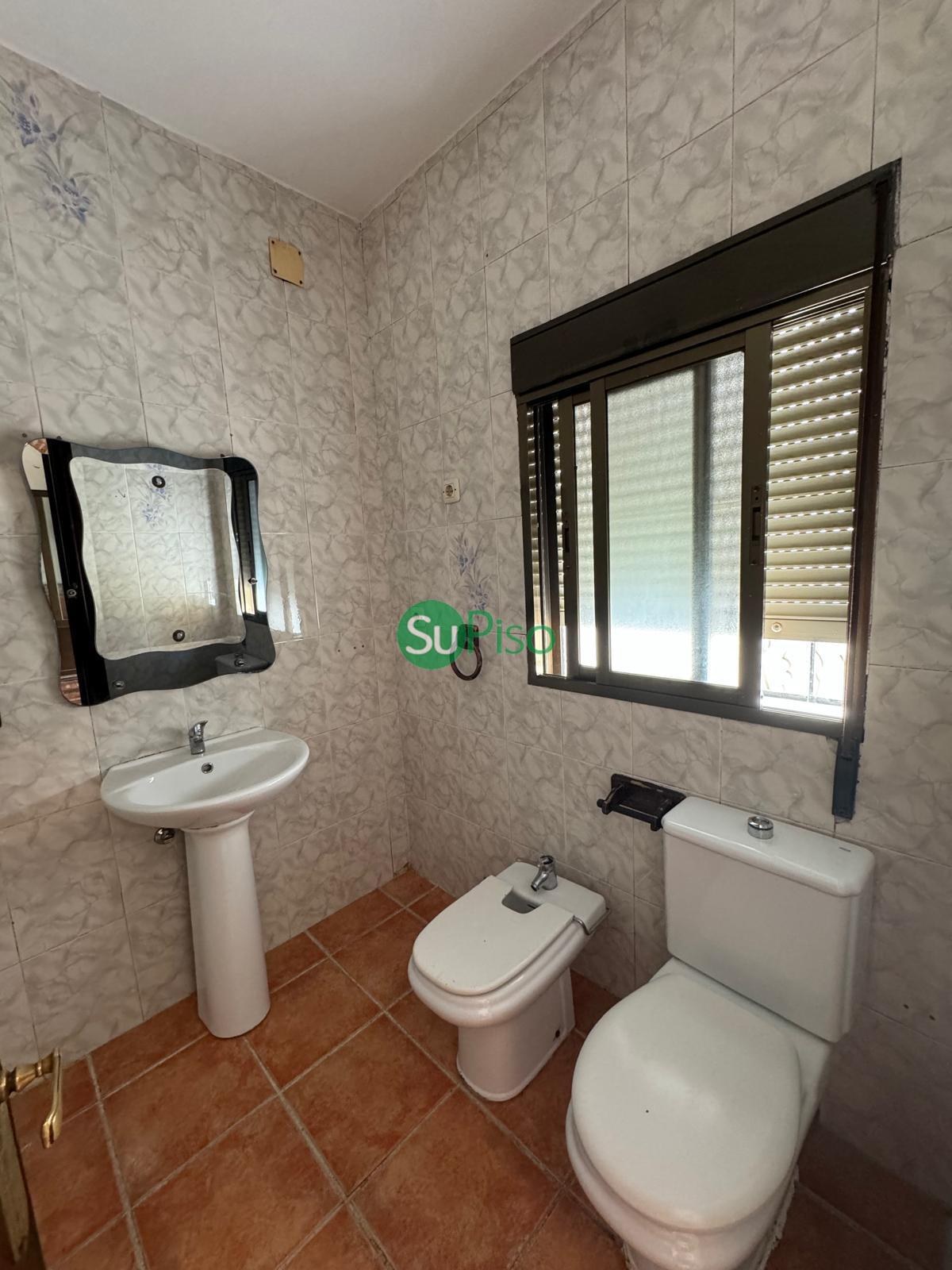 For sale of building in Recas