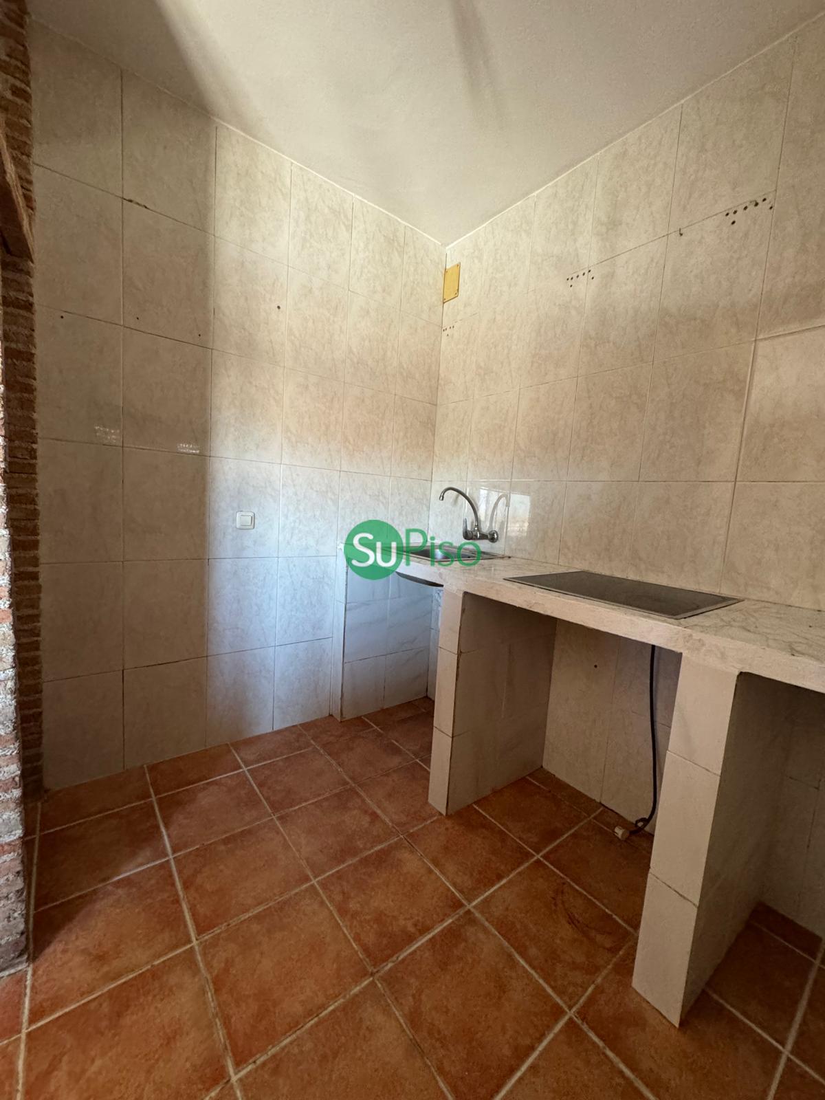 For sale of building in Recas