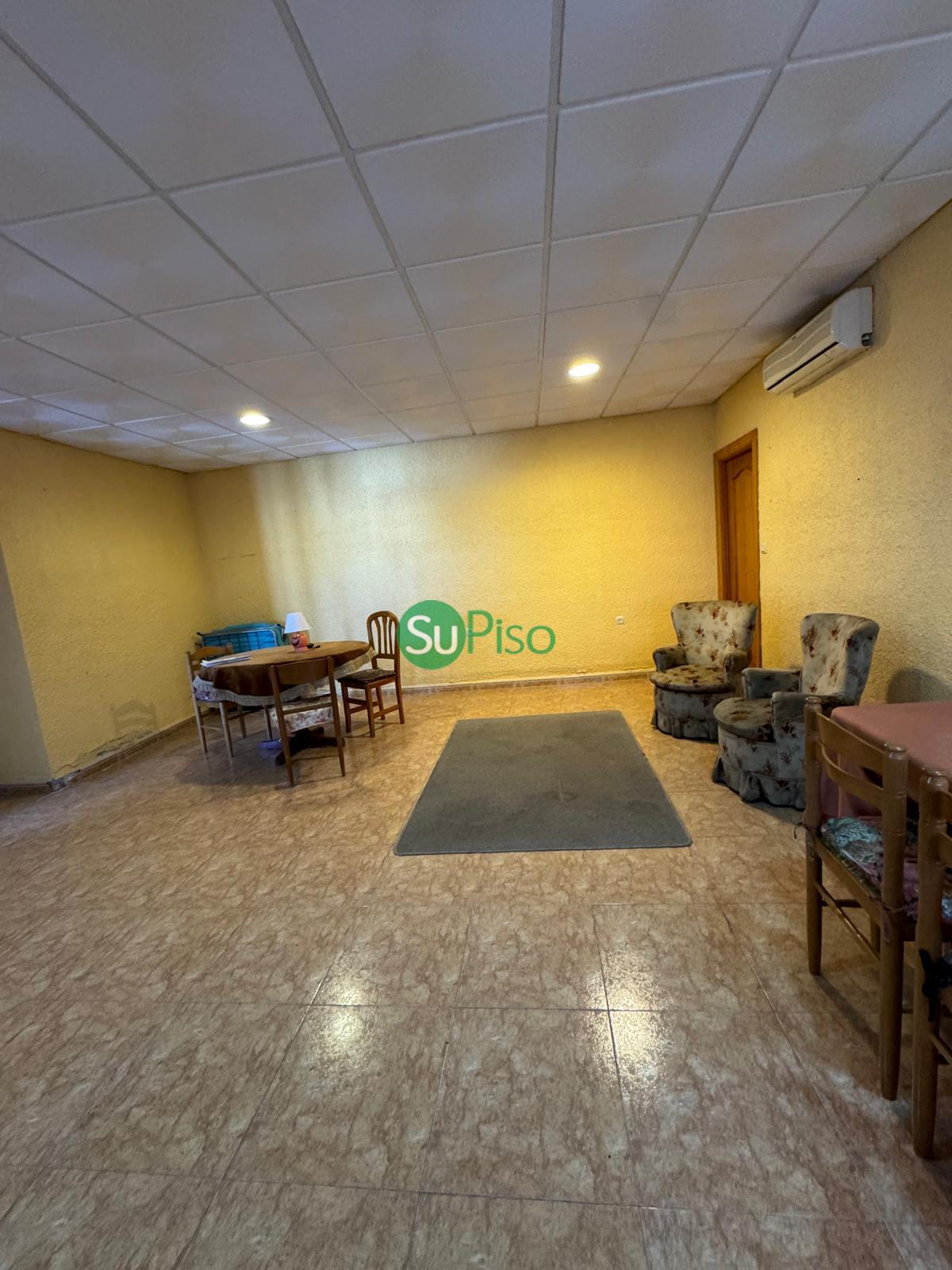 For sale of building in Recas