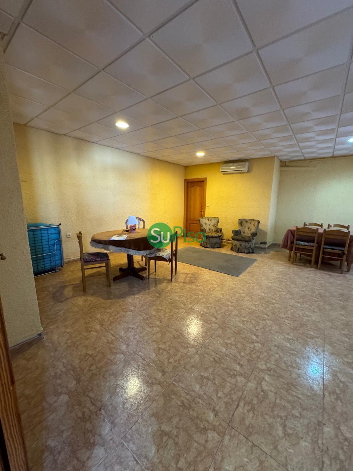 For sale of building in Recas