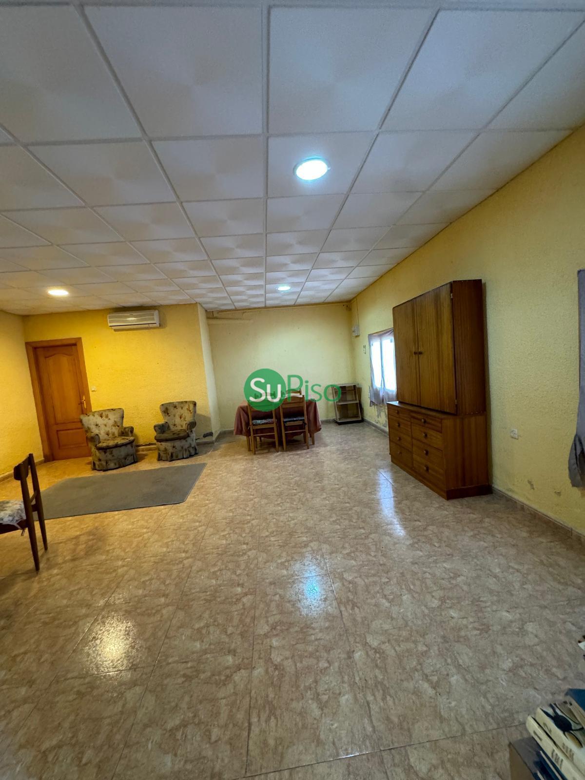 For sale of building in Recas