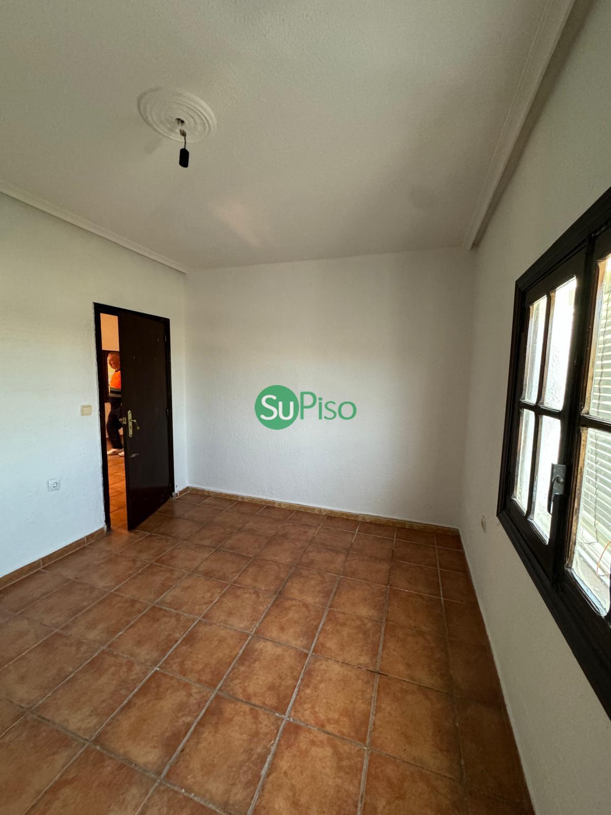 For sale of building in Recas
