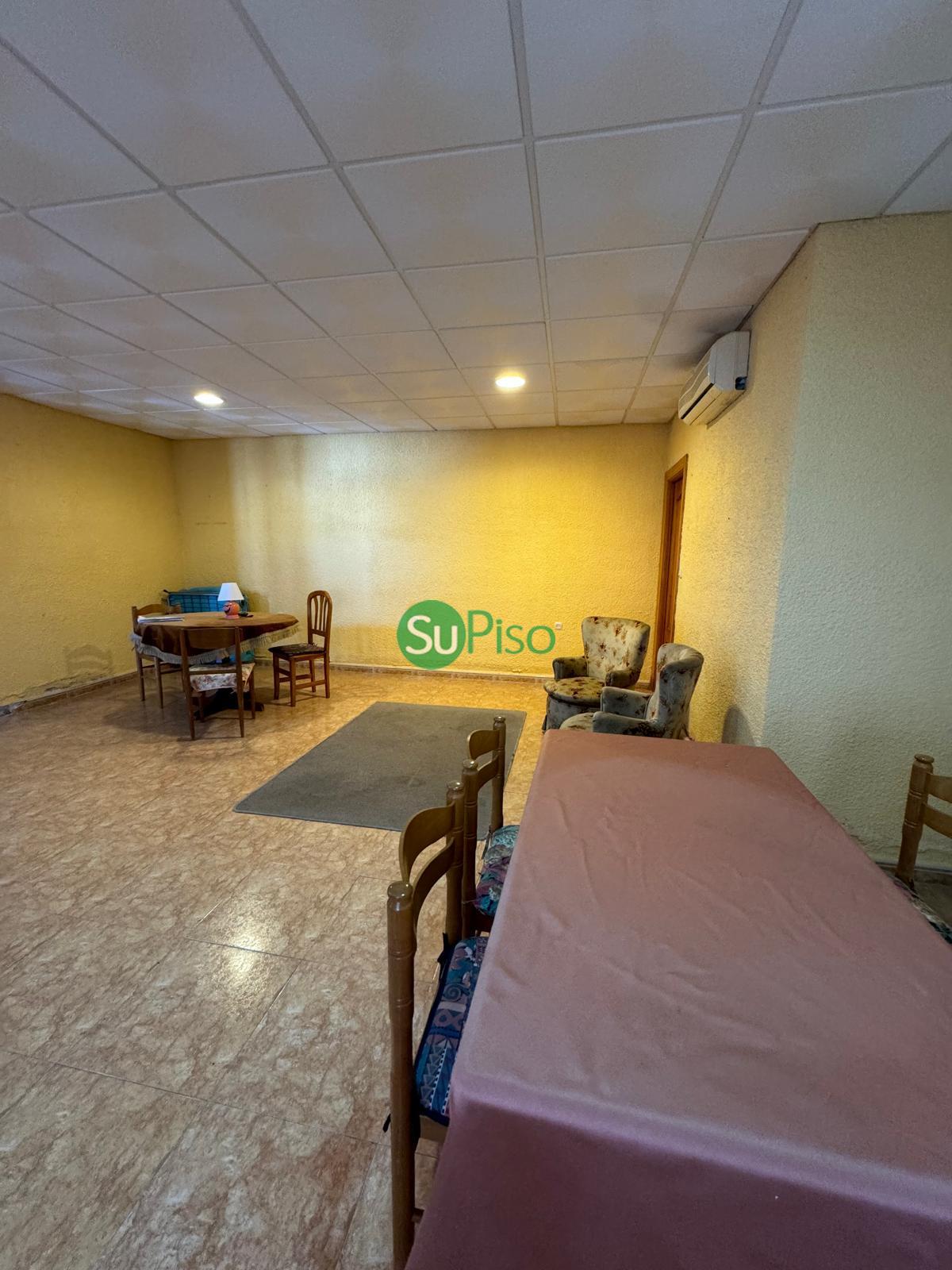 For sale of building in Recas