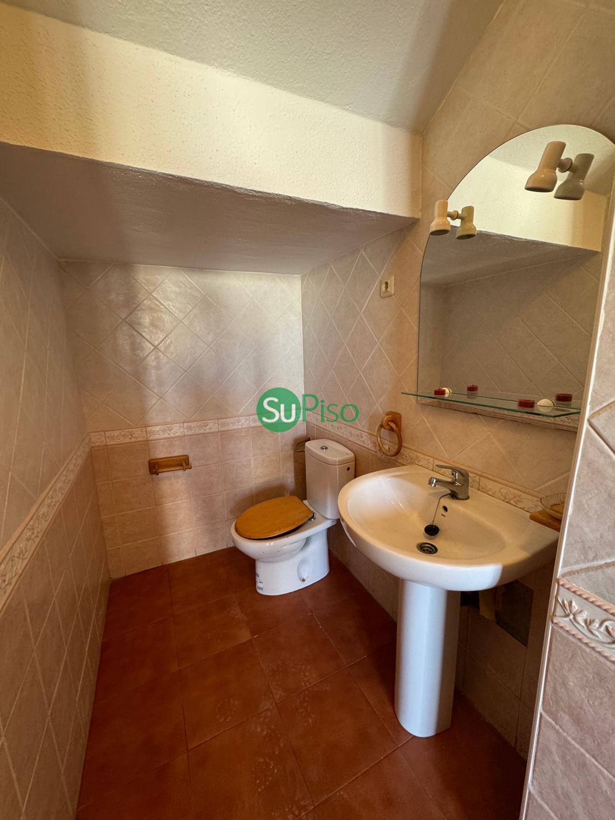 For sale of building in Recas