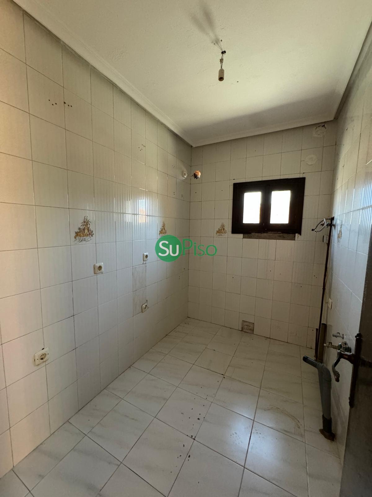 For sale of building in Recas