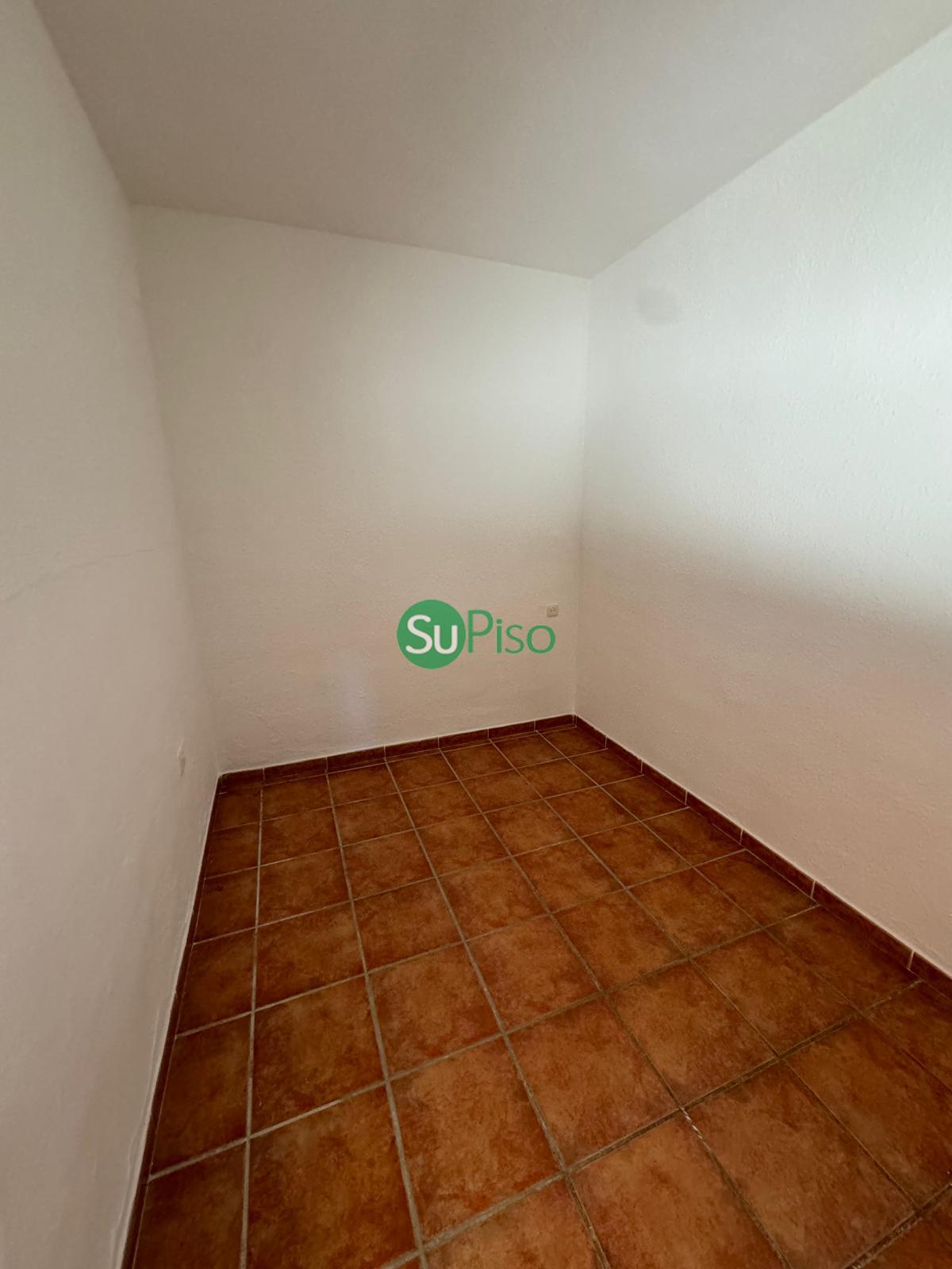 For sale of building in Recas