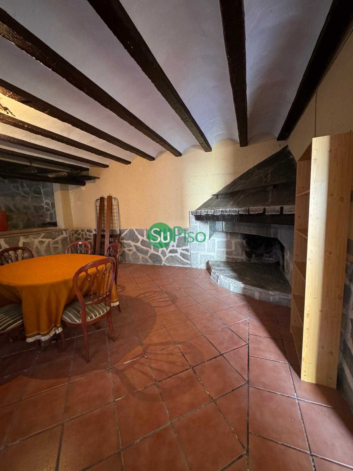 For sale of building in Recas