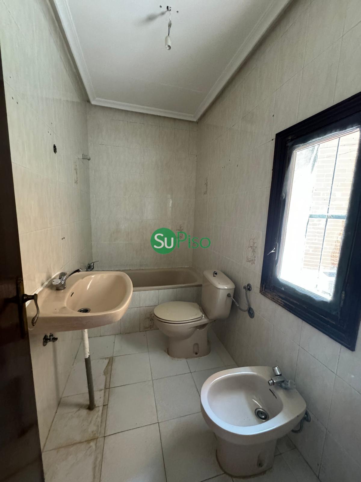 For sale of building in Recas