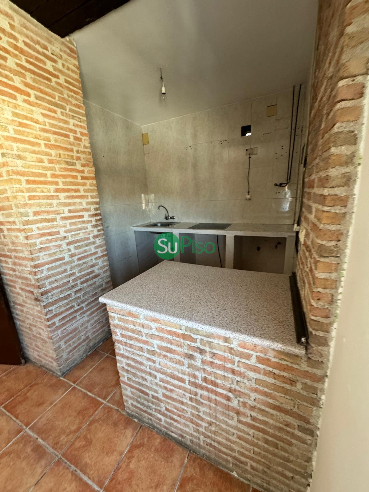 For sale of building in Recas