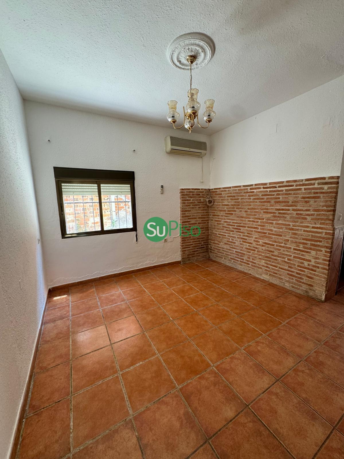 For sale of building in Recas