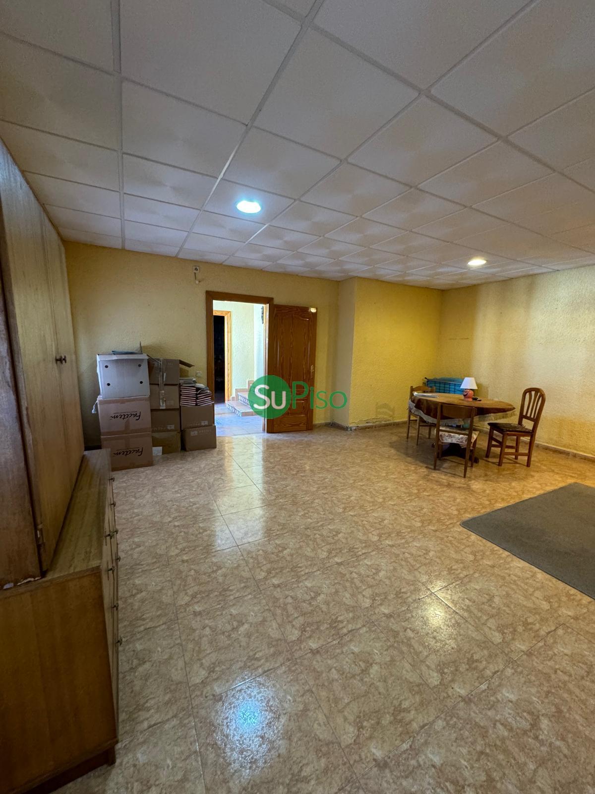 For sale of building in Recas