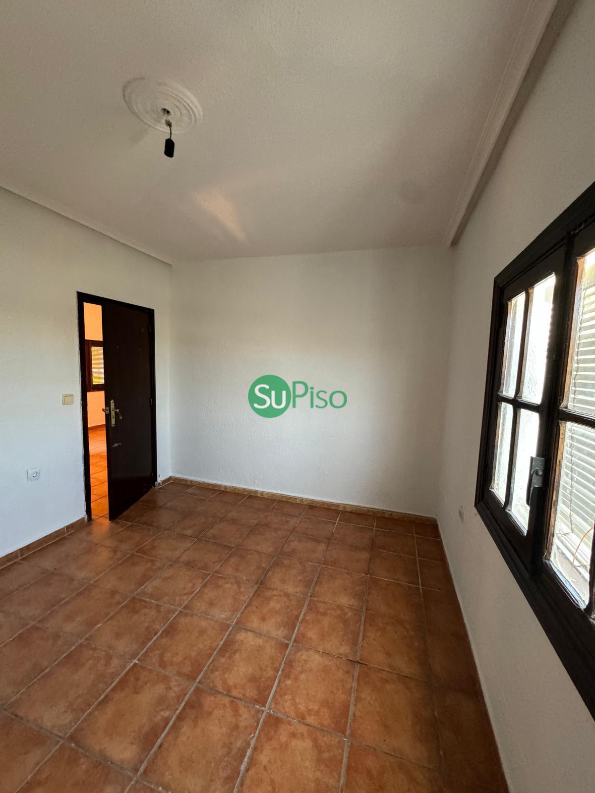 For sale of building in Recas