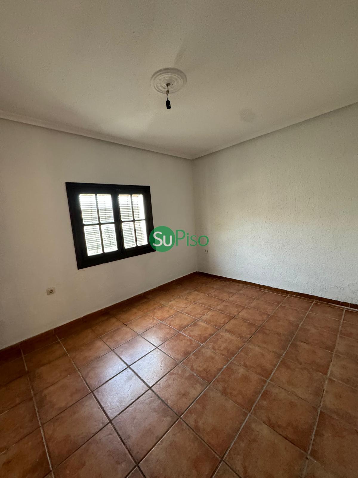 For sale of building in Recas