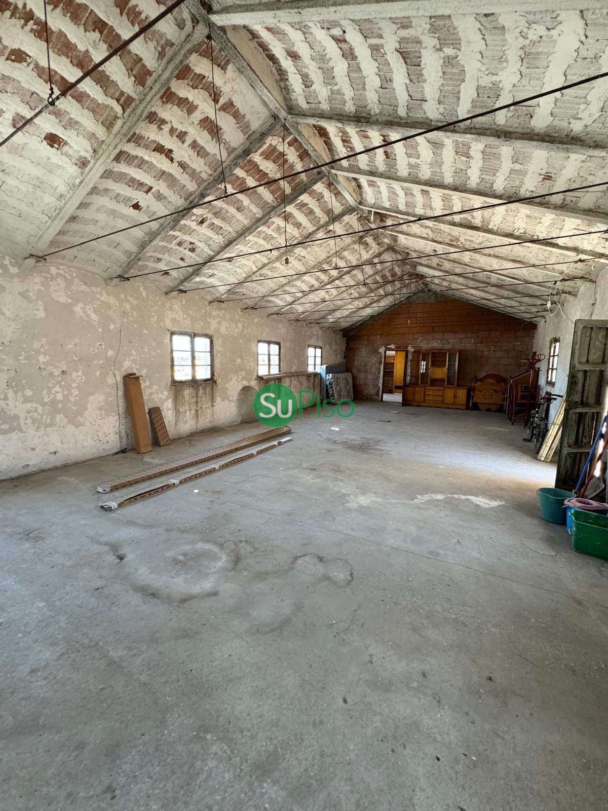 For sale of building in Recas